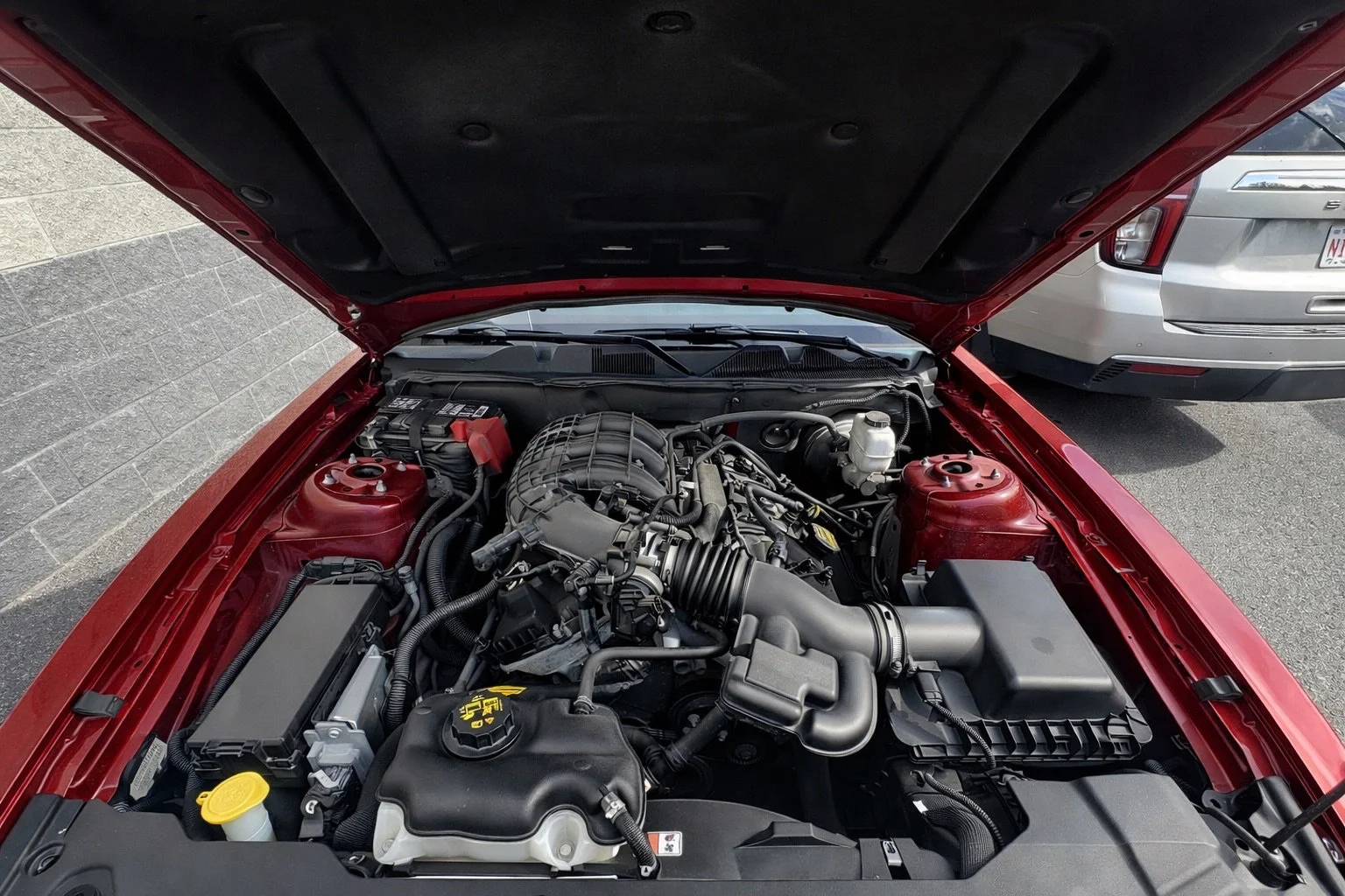Used 2014 Red Ford V6 image 7
