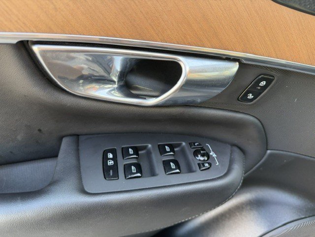 Certified Used 2023 Onyx Black Metallic Volvo Plus Bright Theme image 10