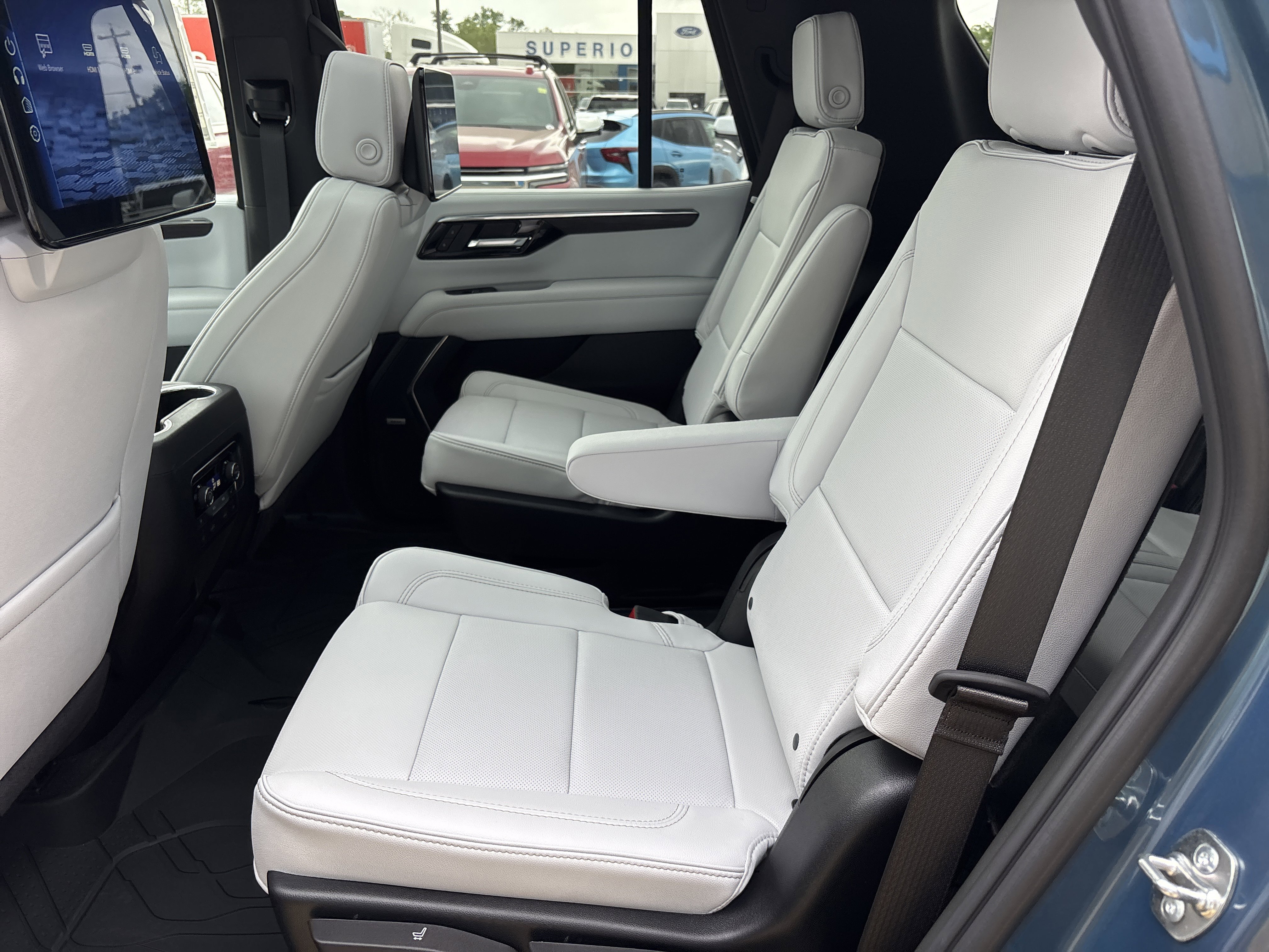 2025 Chevrolet Tahoe Premier - Photo 18