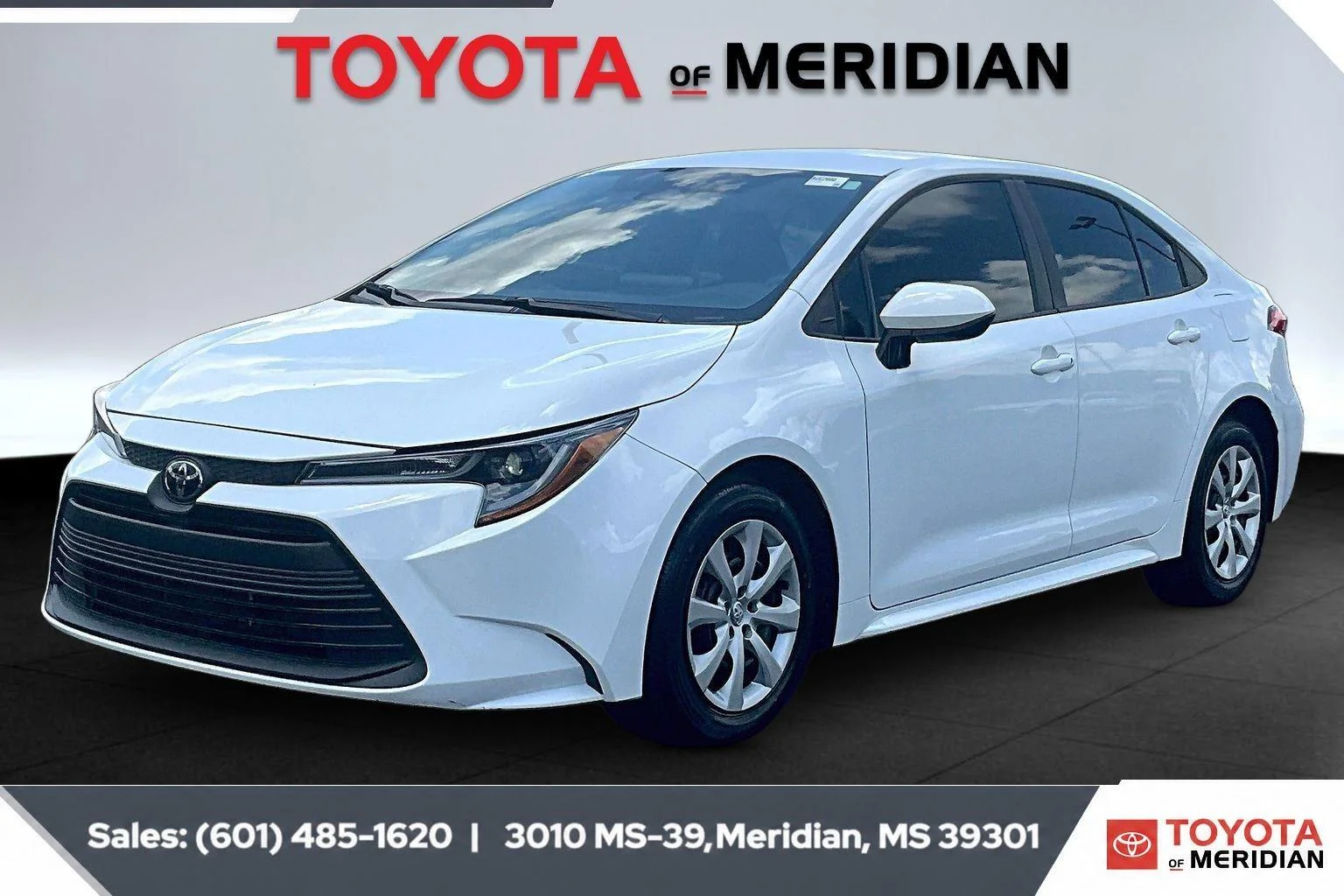 Used 2023 Ice Cap Toyota LE image 10