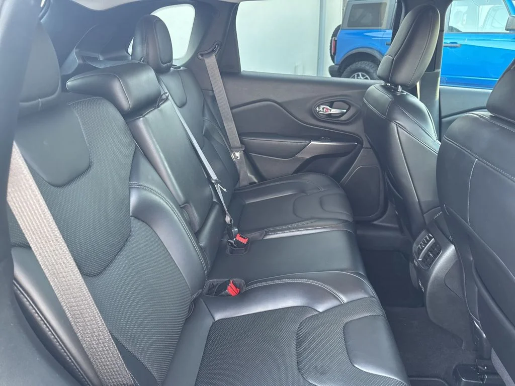 Used 2021 Green Jeep Latitude Lux image 40