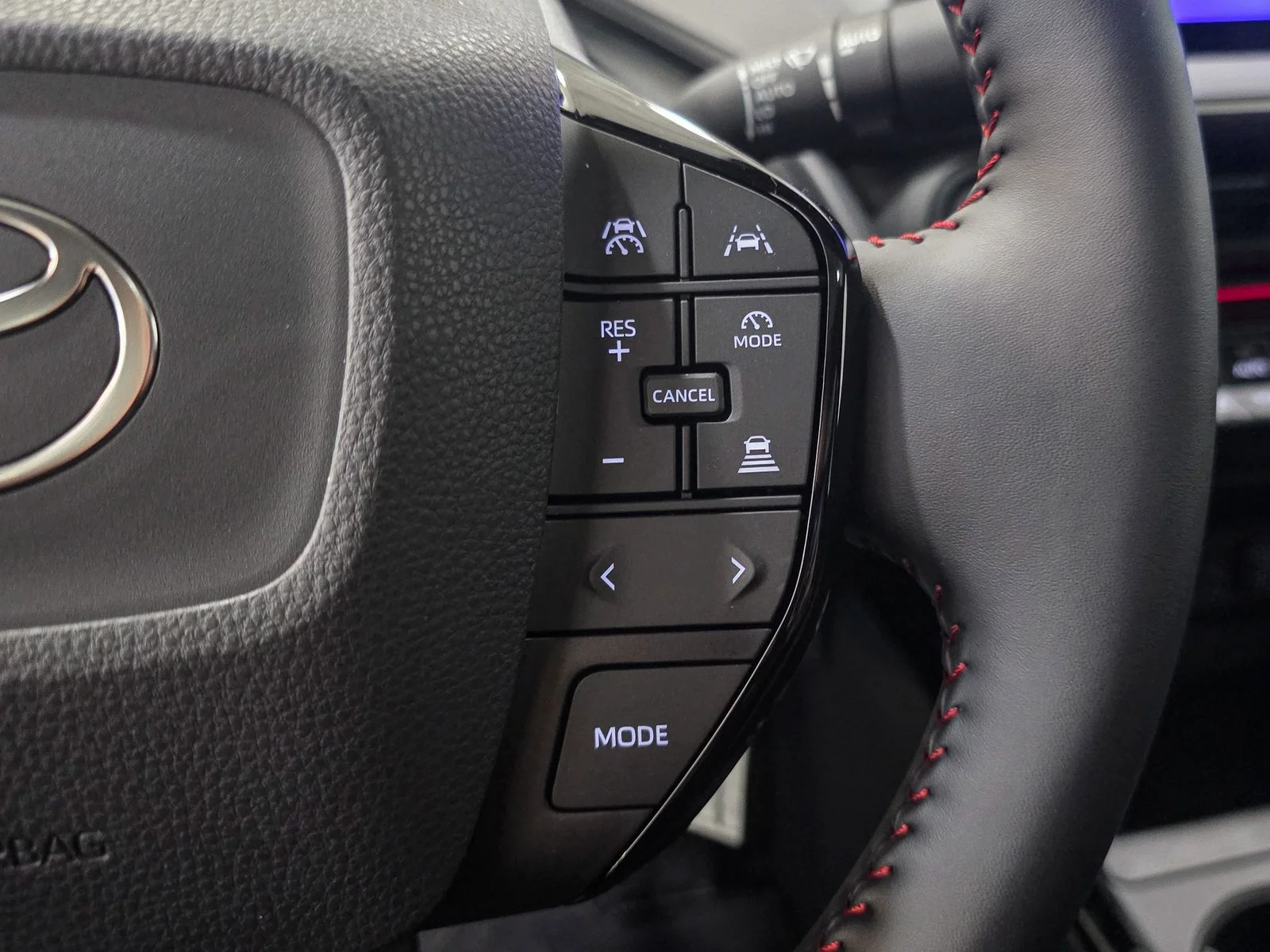 2026 Toyota Prius Plug-in Hybrid XSE - Photo 33