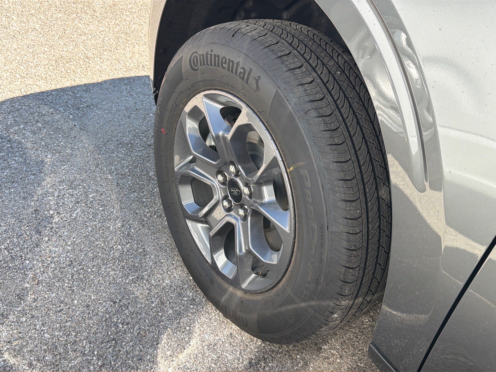 New 2026 Carbonized Gray Metallic Ford XLT image 6