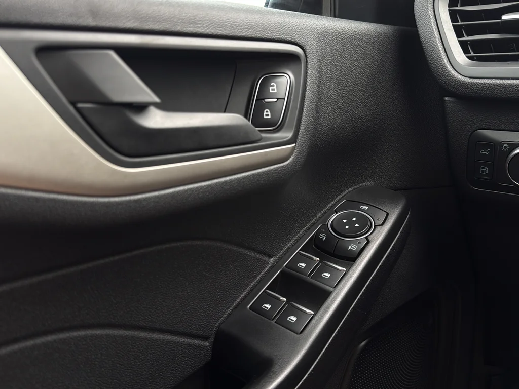 Used 2022 Silver Metallic Ford SE image 11