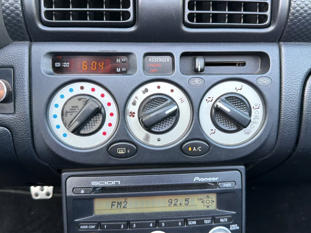 Used 2000 Red Toyota Base image 27