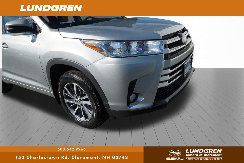 Used 2018 Silver Toyota XLE image 46