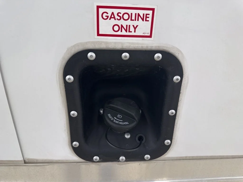 New 2025 Oxford White Ford E-350 SRW image 18