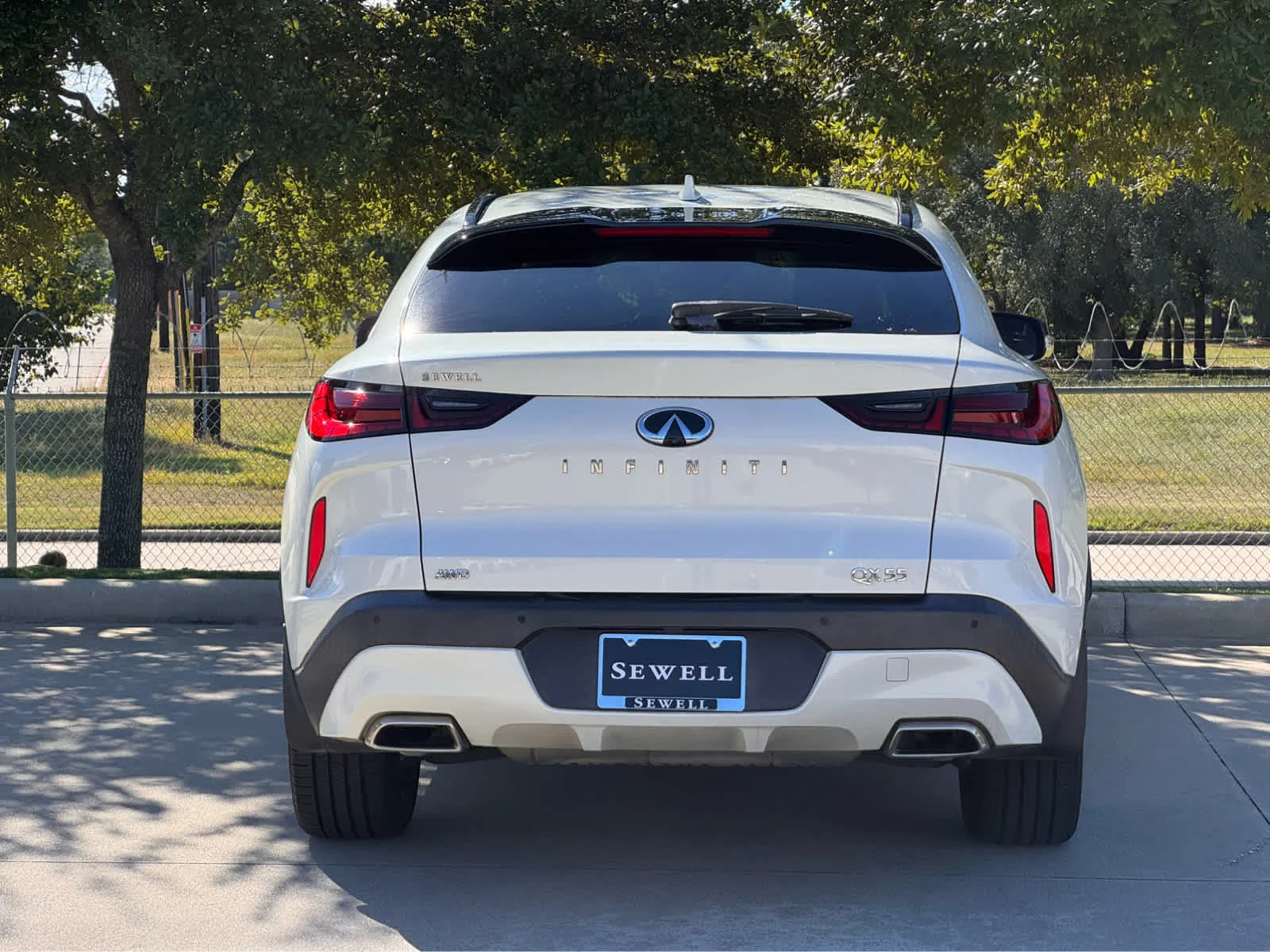 Certified Used 2022 Majestic White INFINITI LUXE image 5