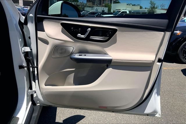 Certified Used 2023 White Mercedes-Benz GLC 300 image 19