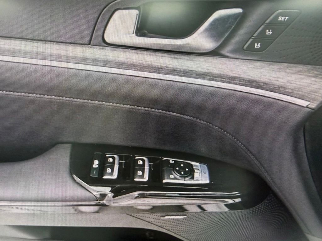 Used 2025 White Kia EX image 7
