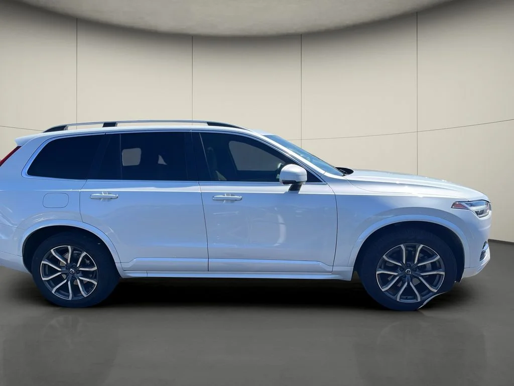 Used 2019 White Volvo T6 Momentum image 8