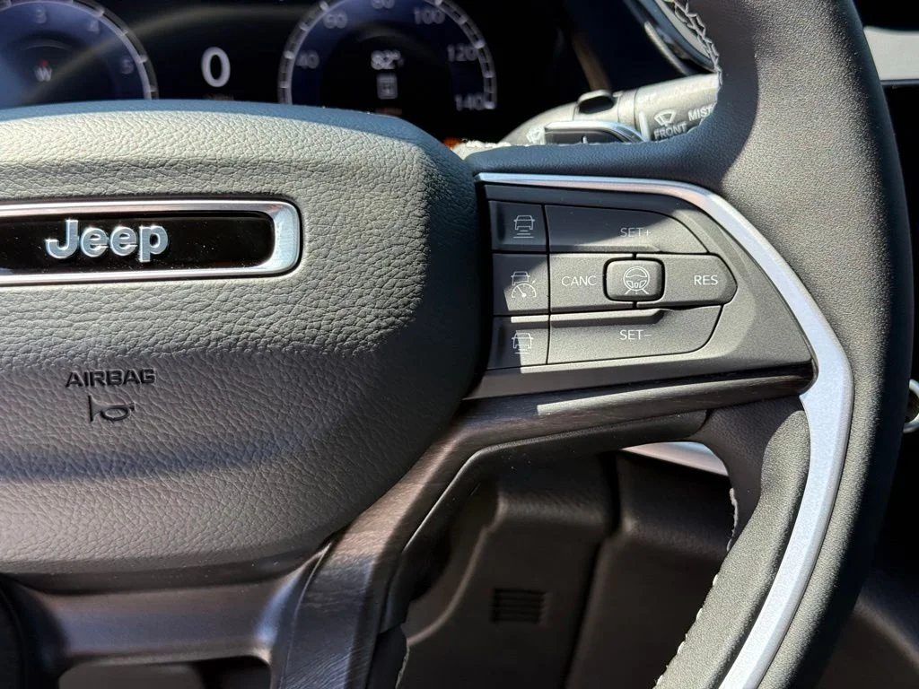 New 2026 Silver Zynith Exterior Paint Jeep Altitude image 14