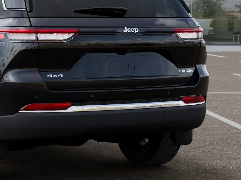 New 2026 Diamond Black Crystal Pearl-Coat Exterior Paint Jeep Laredo image 13