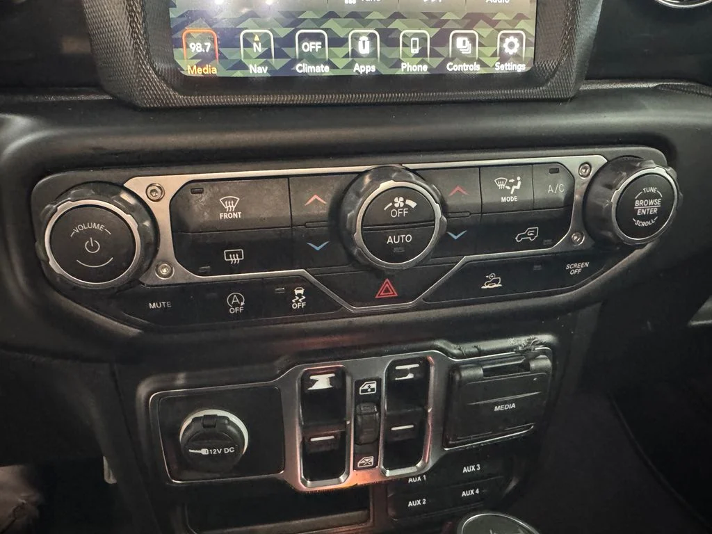 Used 2022 Green Jeep Unlimited Sport Altitude image 23