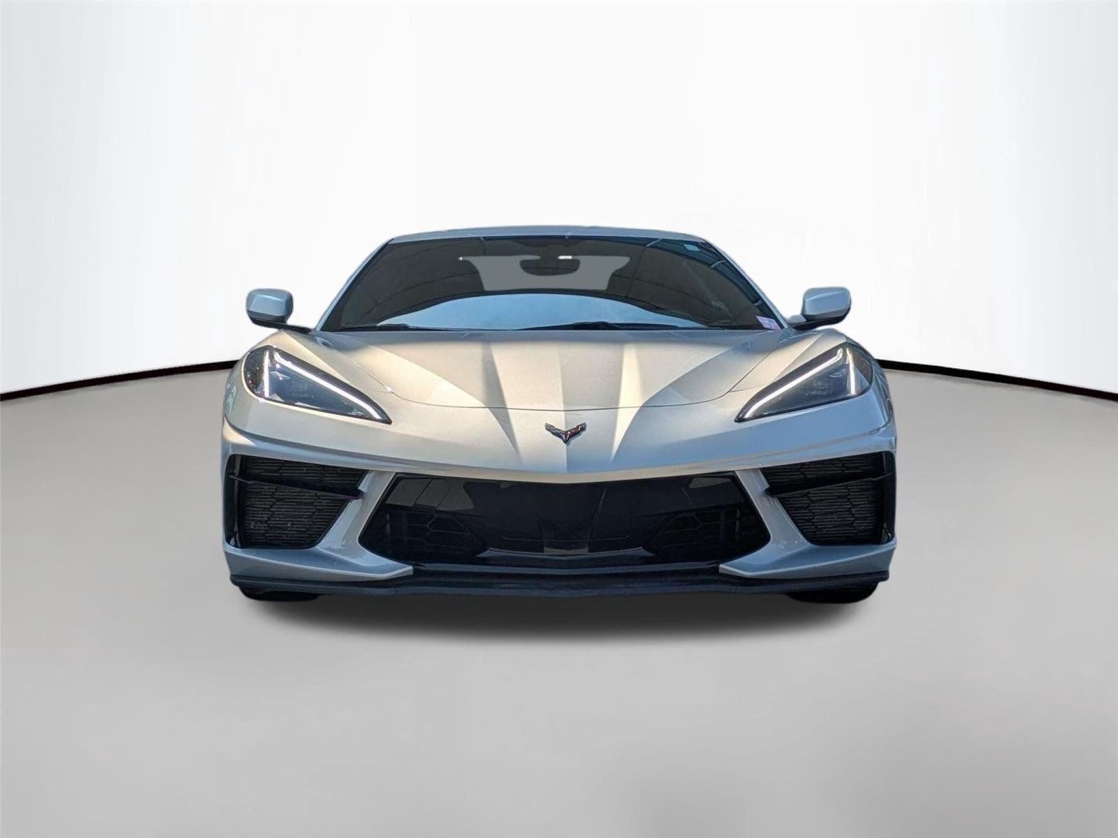 Used 2023 Arctic White Chevrolet 1LT image 2