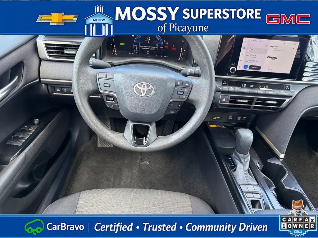 2025 Toyota Camry LE - Photo 14