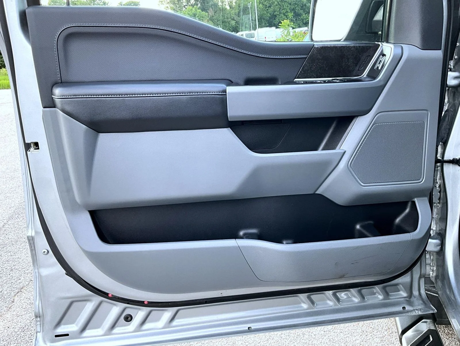 Used 2023 Silver Ford XLT image 10