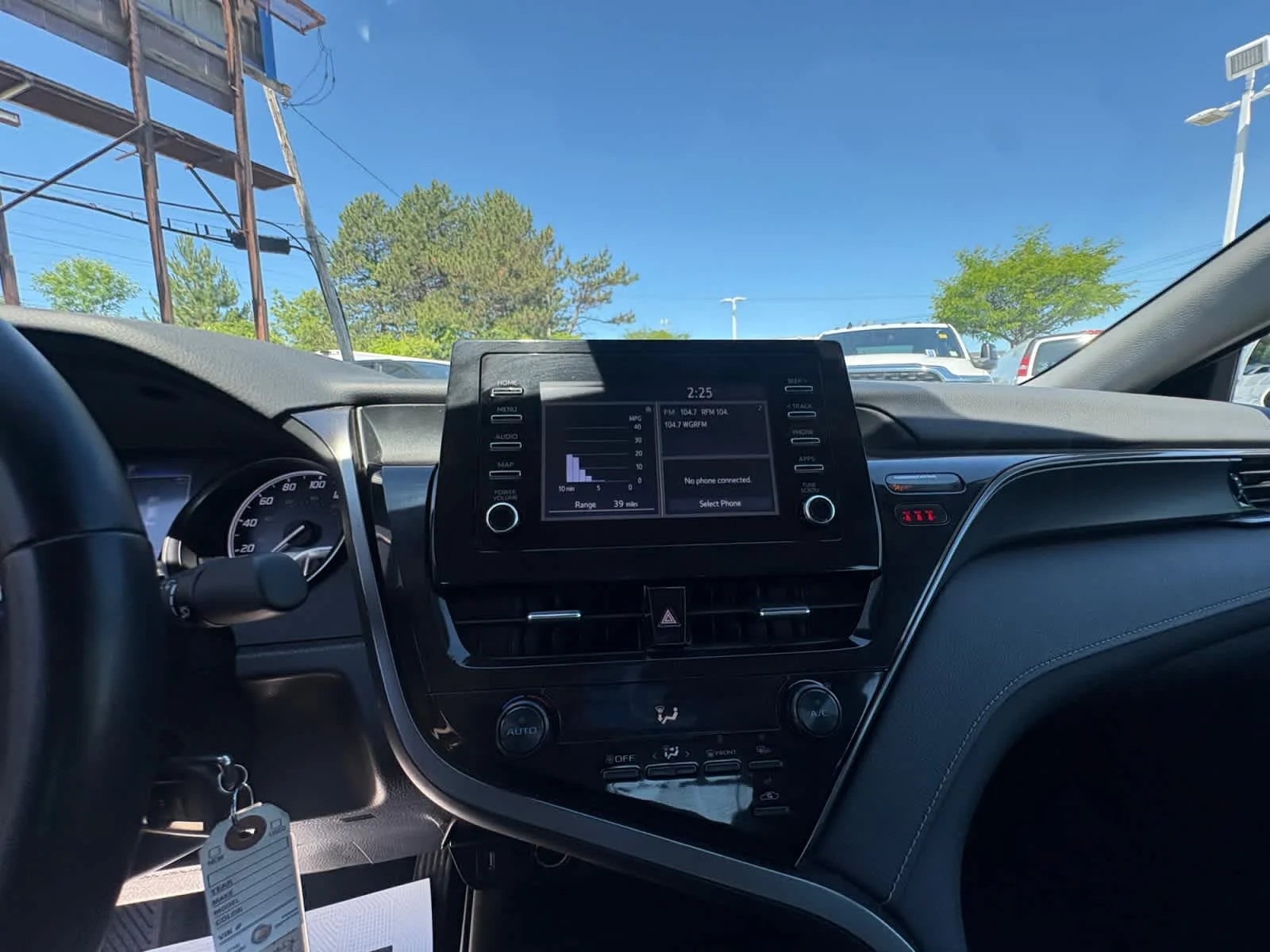 Used 2024 Ice Cap Toyota SE image 27