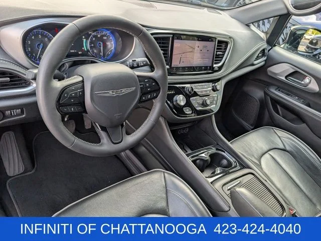 Used 2025 Black Chrysler Limited image 4