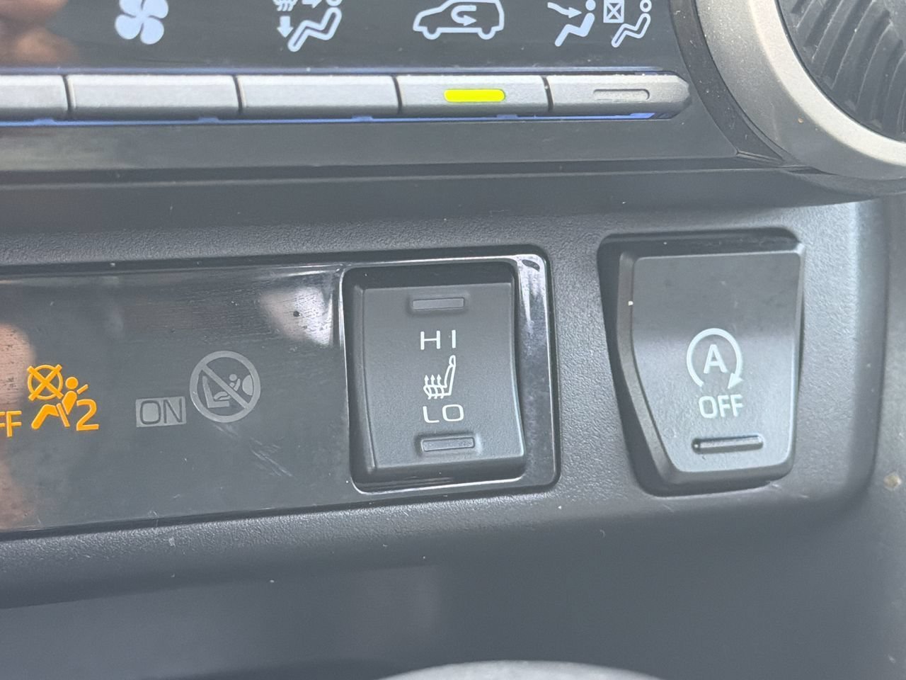 Used 2020 Silver Sky Metallic Toyota XLE Premium image 24