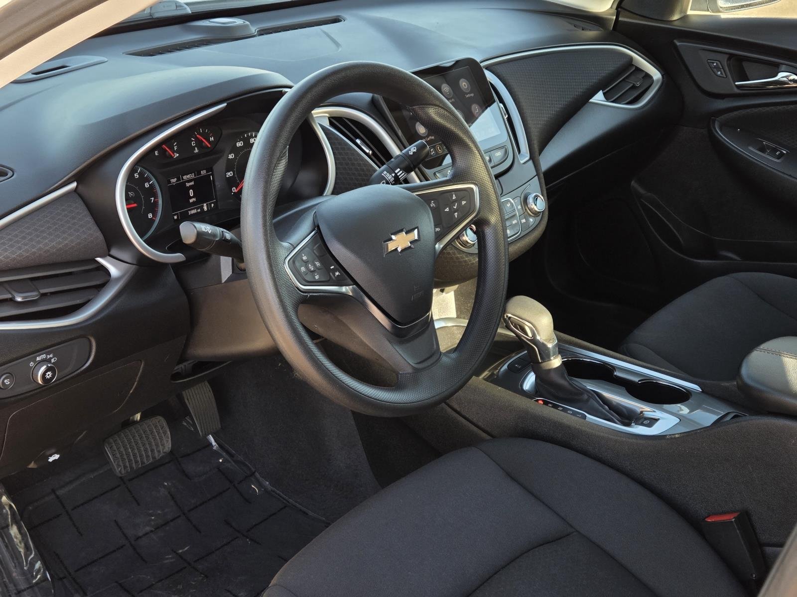 Used 2025 Summit White Chevrolet LT image 27