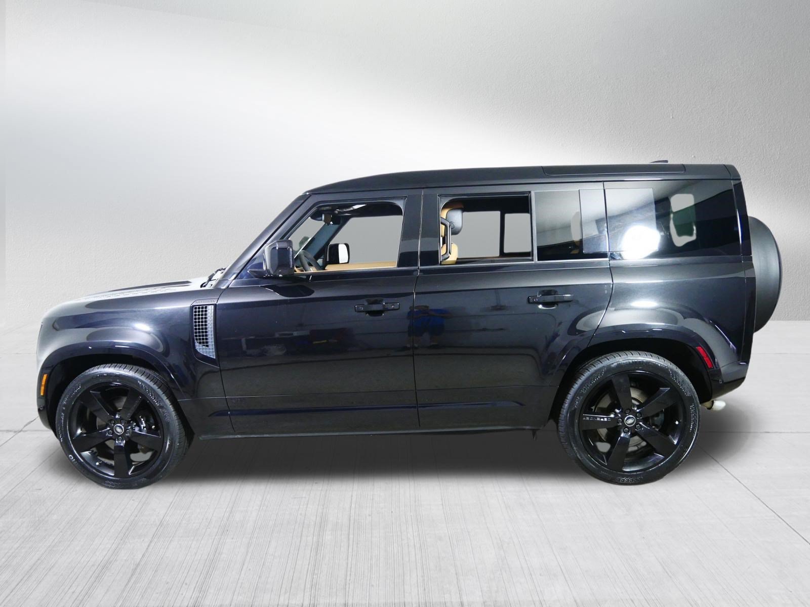 Certified Used 2023 Santorini Black Metallic Land Rover V8 image 4