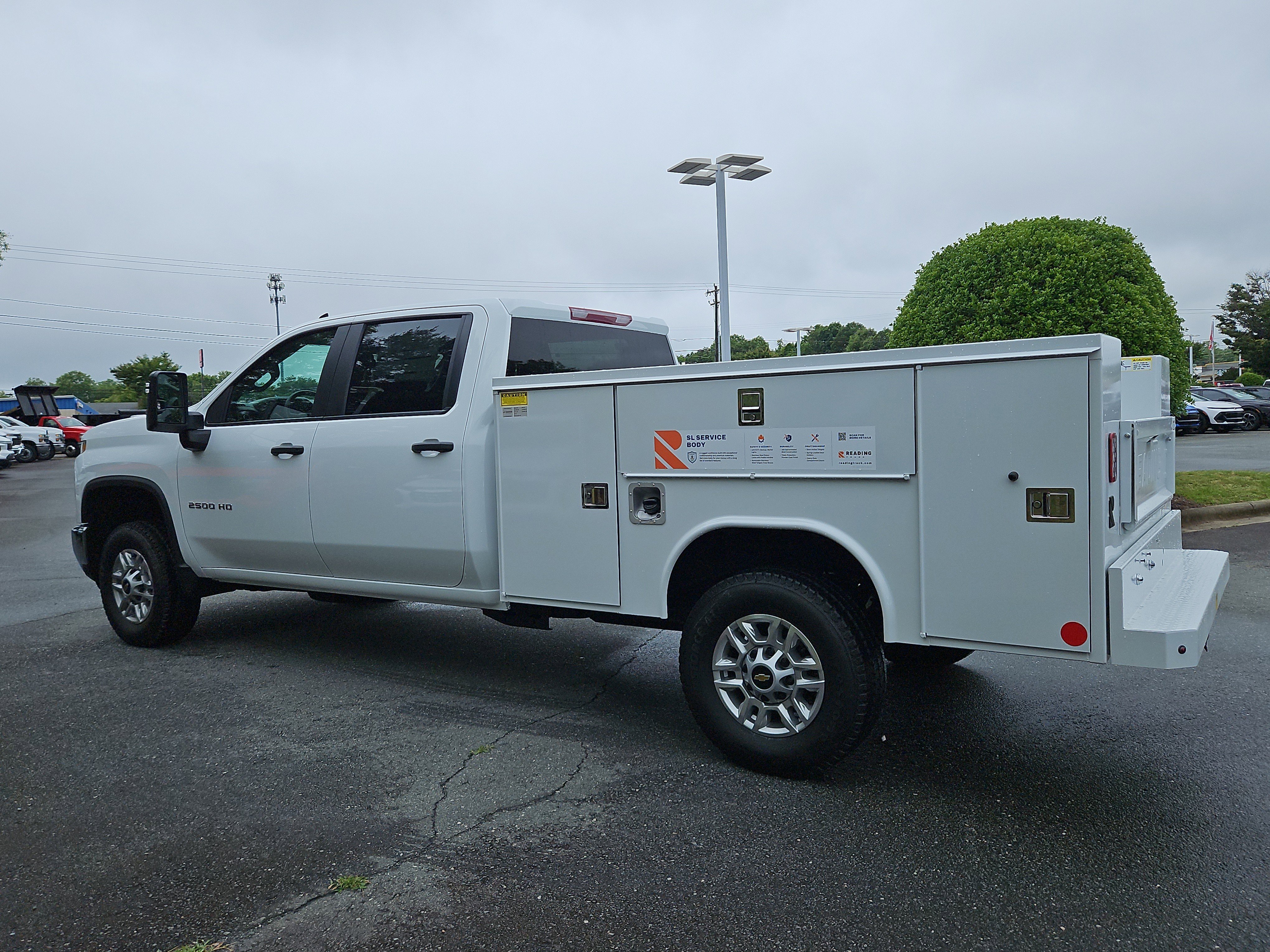 New 2025 Summit White Chevrolet WT image 3