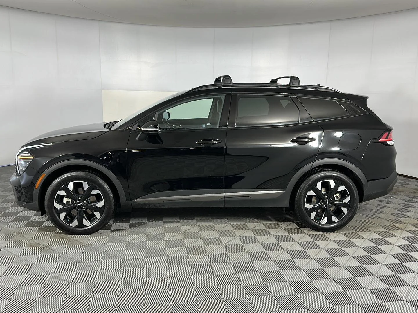 Used 2024 Ebony Black Kia X-Line image 4