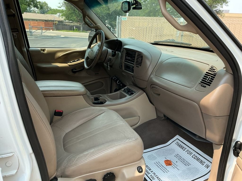 Used 2000 White Ford Eddie Bauer image 25