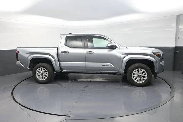 Used 2025 Silver Toyota SR5 image 23