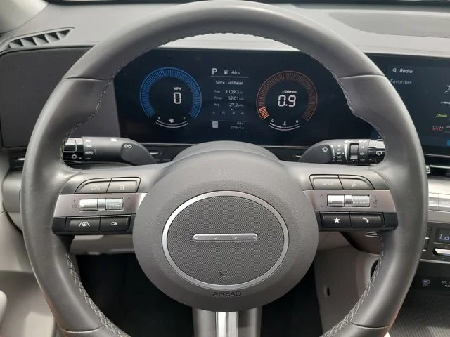Used 2025 White Hyundai SEL image 28