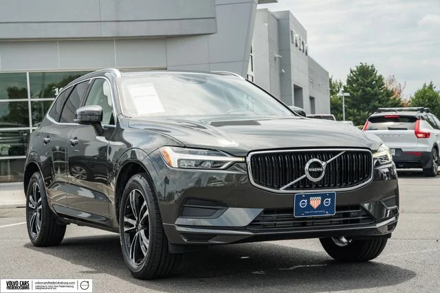 Used 2020 Green Volvo T5 Momentum image 1
