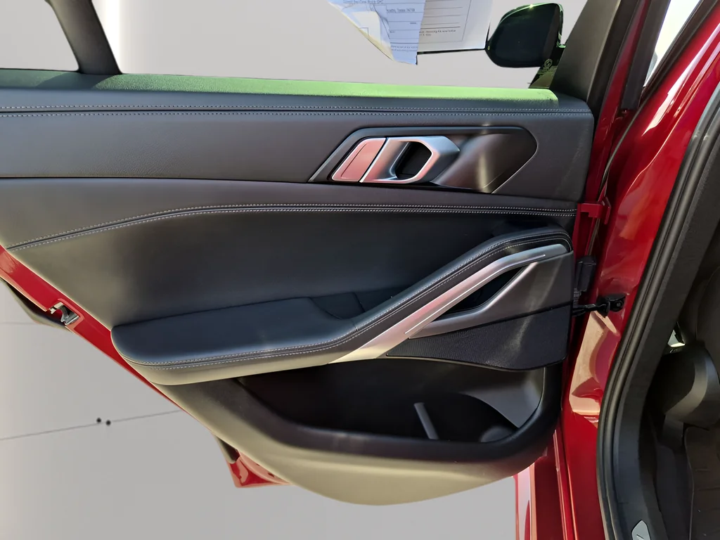 Used 2021 Red BMW xDrive40i image 40