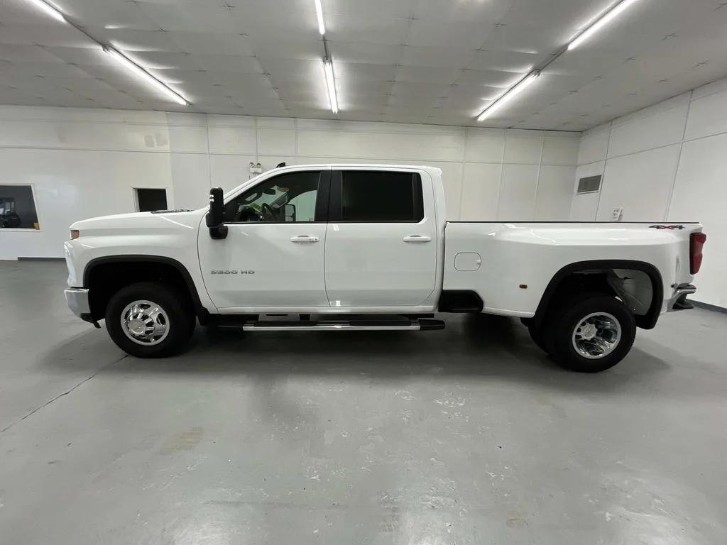 Used 2024 Summit White Chevrolet LT DRW image 5