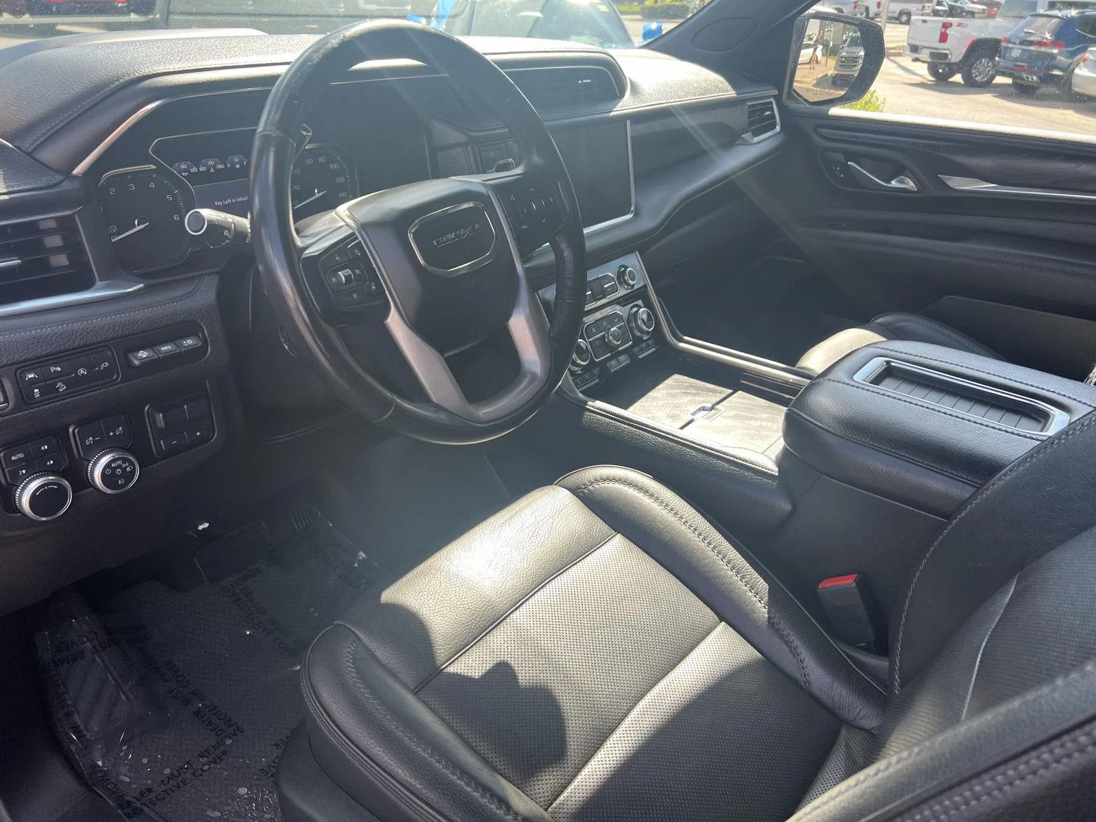 2021 GMC Yukon XL Denali - Photo 16