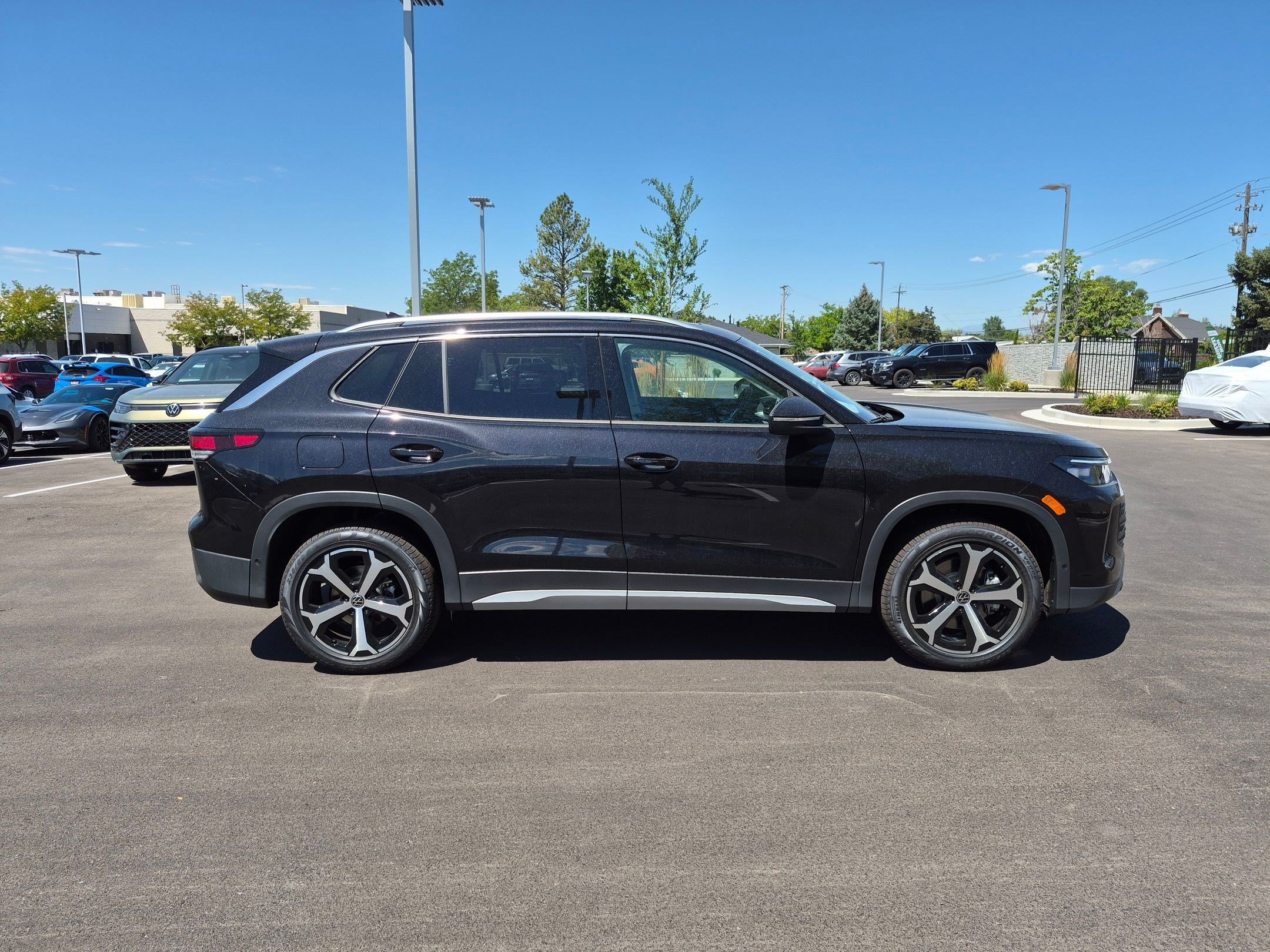 New 2026 Deep Black Pearl Volkswagen SE image 2