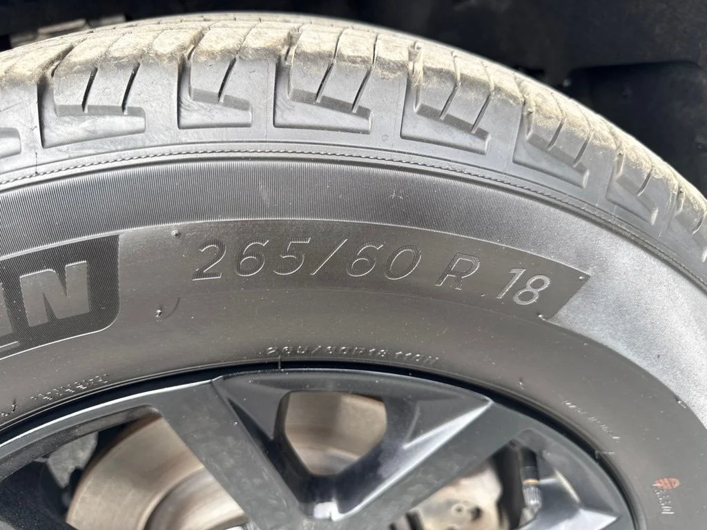 Used 2025 White Jeep Altitude image 23