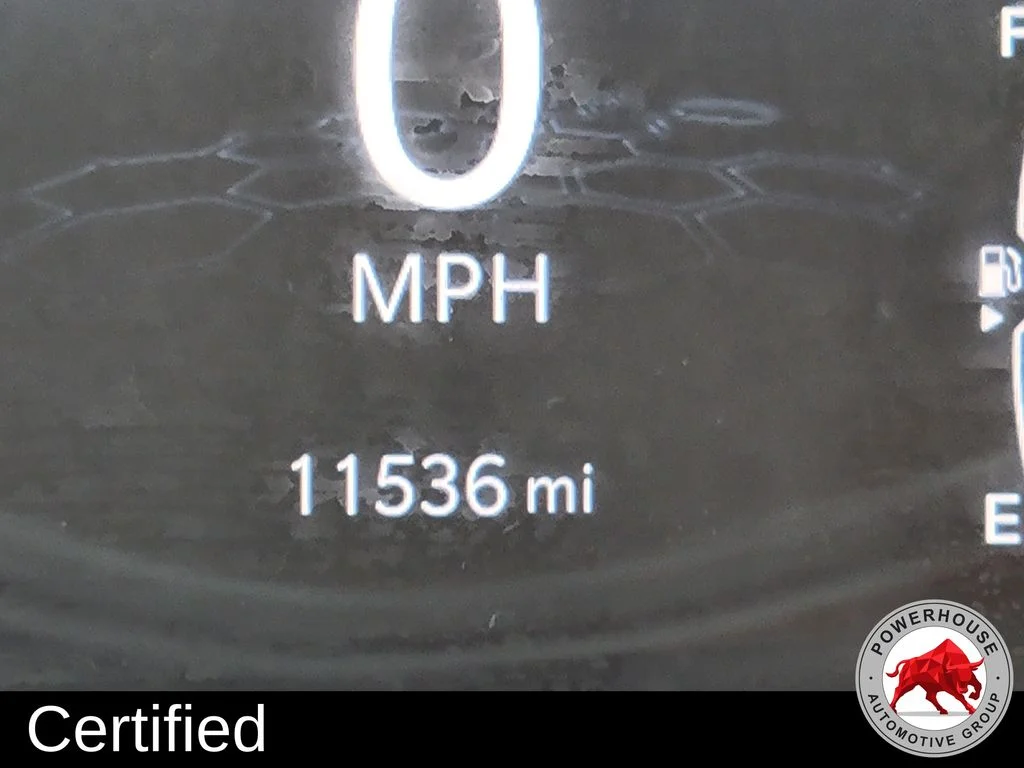 Used 2022 Silver Jeep Latitude image 35
