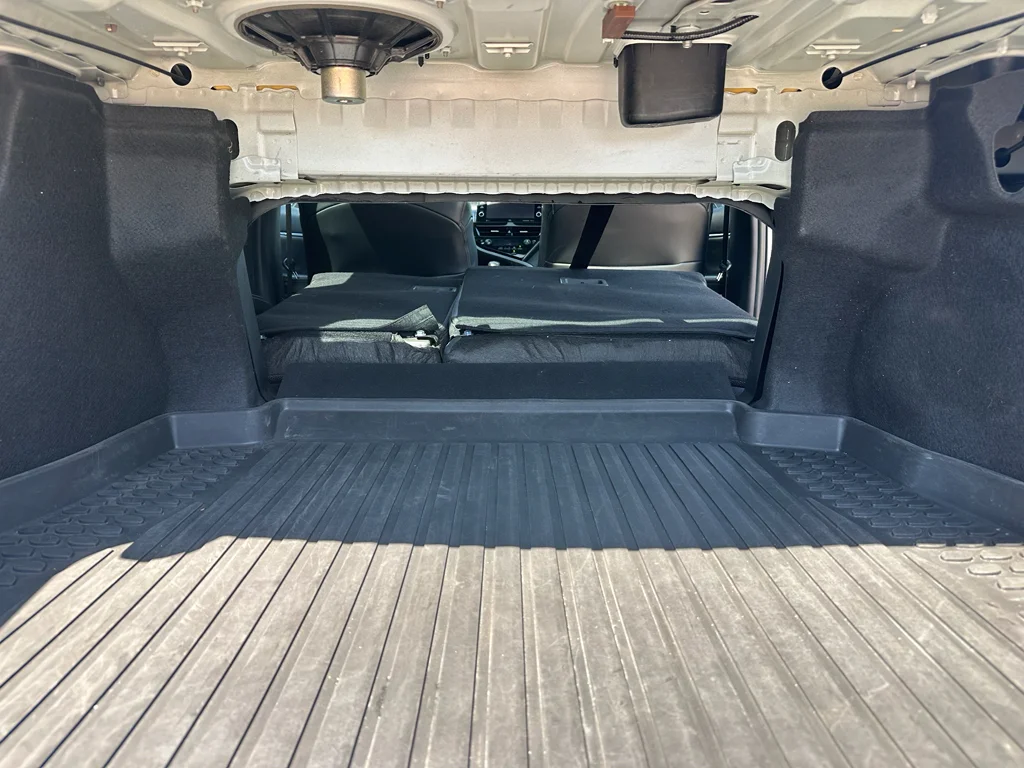 Used 2022  Toyota XSE V6 image 38