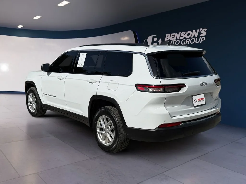 Used 2024 White Jeep Laredo image 3