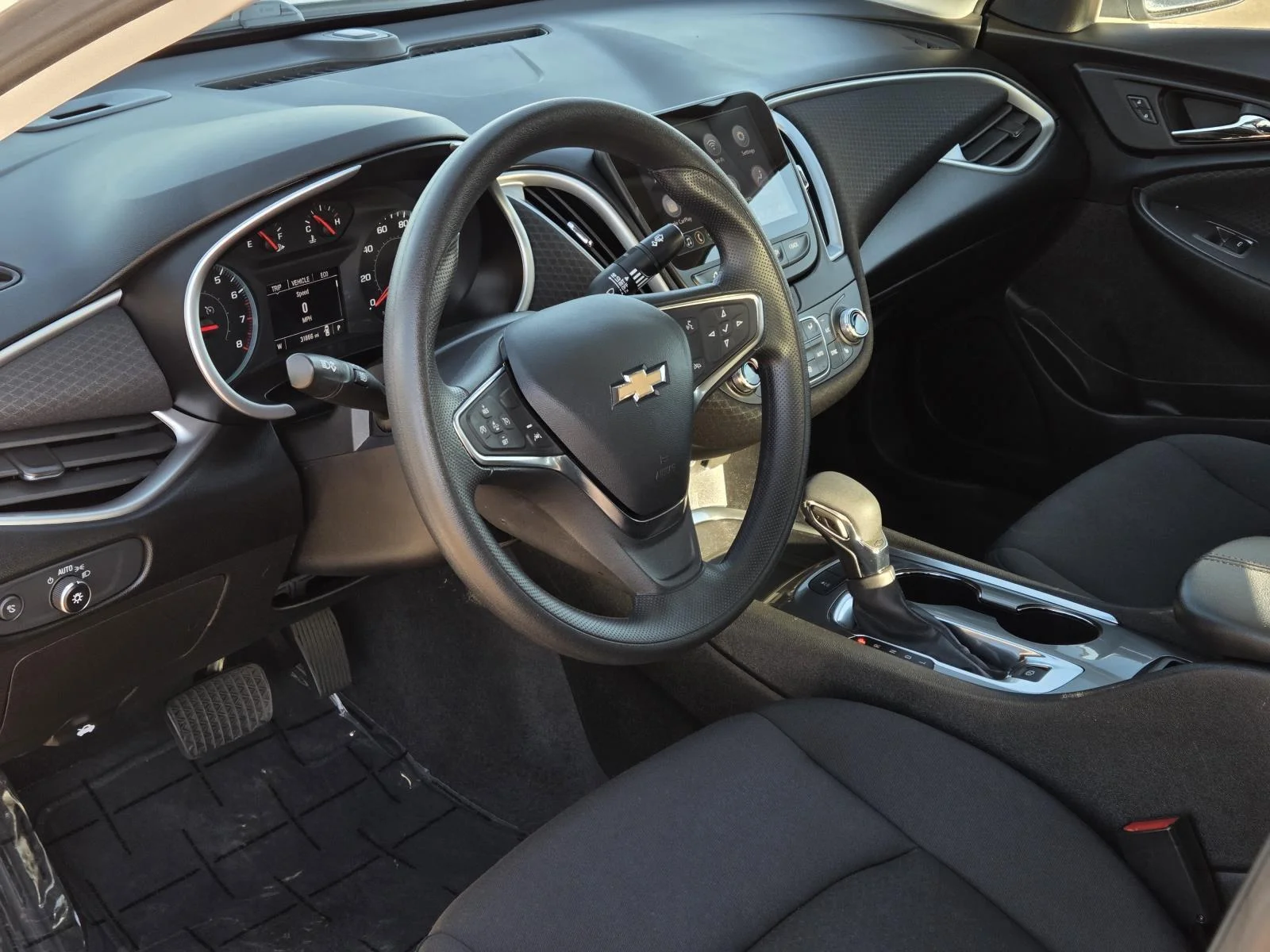 Used 2025 Summit White Chevrolet LT image 27