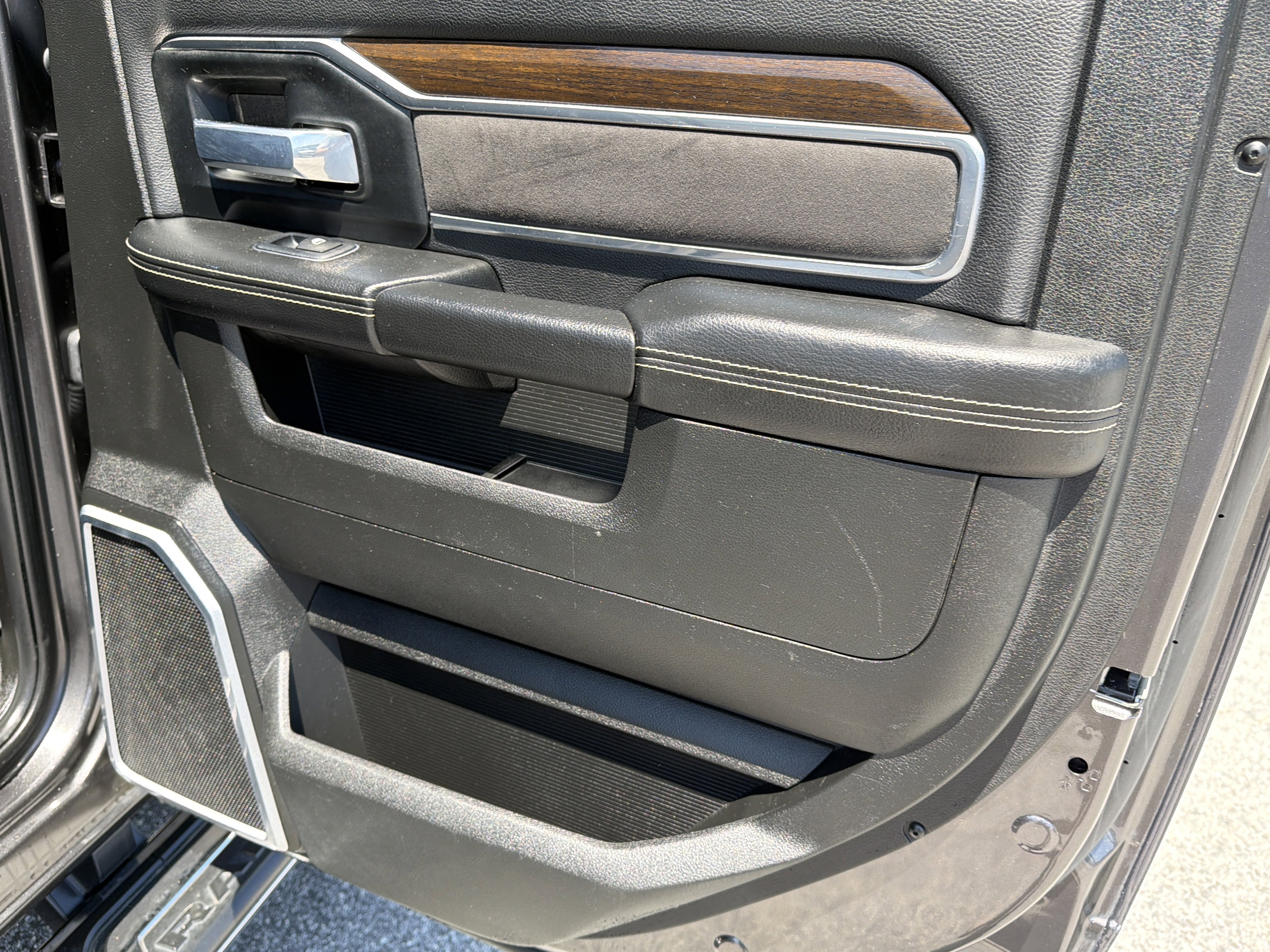 Used 2024 Granite Crystal Metallic Clearcoat Ram Laramie image 17
