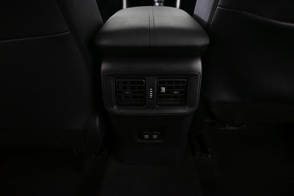 Used 2020 Ruby Flare Pearl TOYOTA XLE Premium image 18