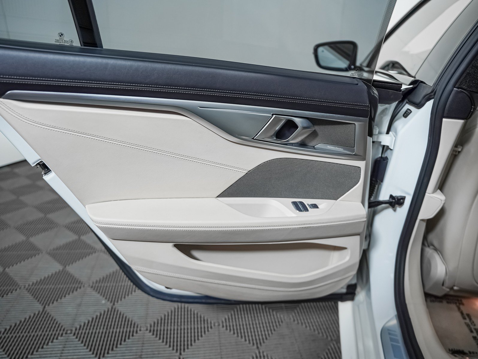 Used 2022 White BMW M850i image 21