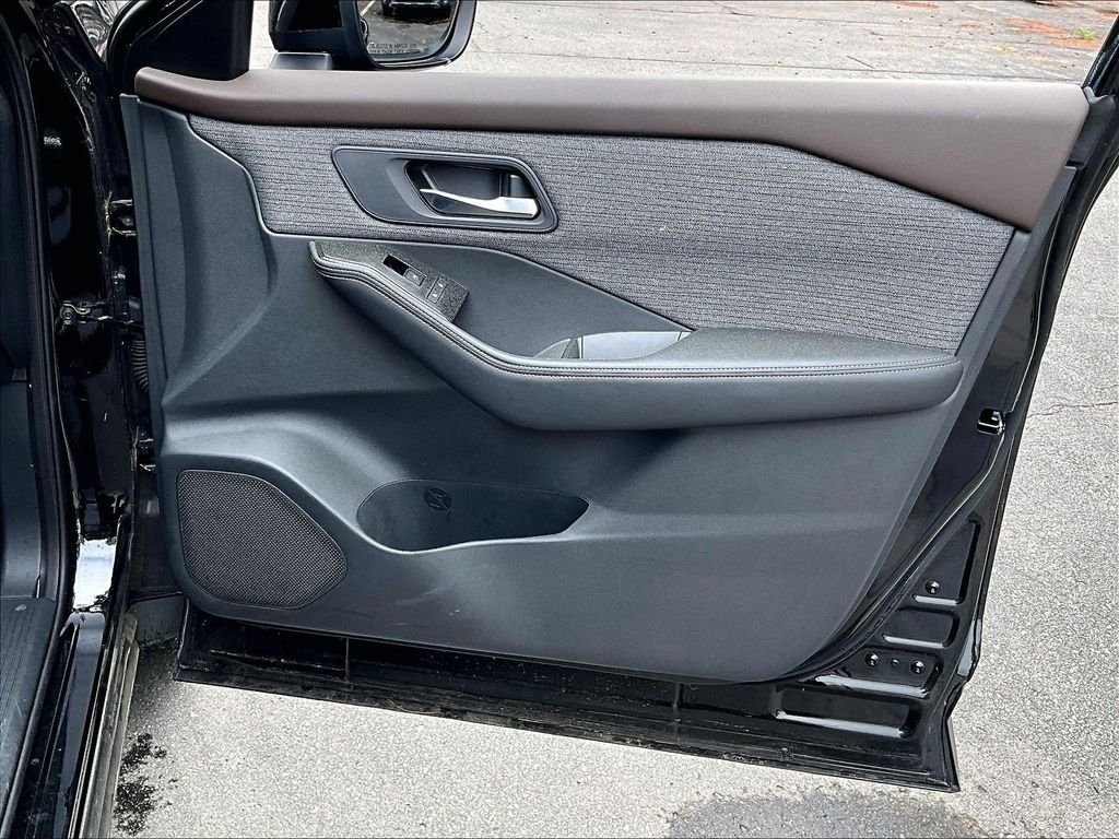 Used 2022 Black Nissan SV image 12