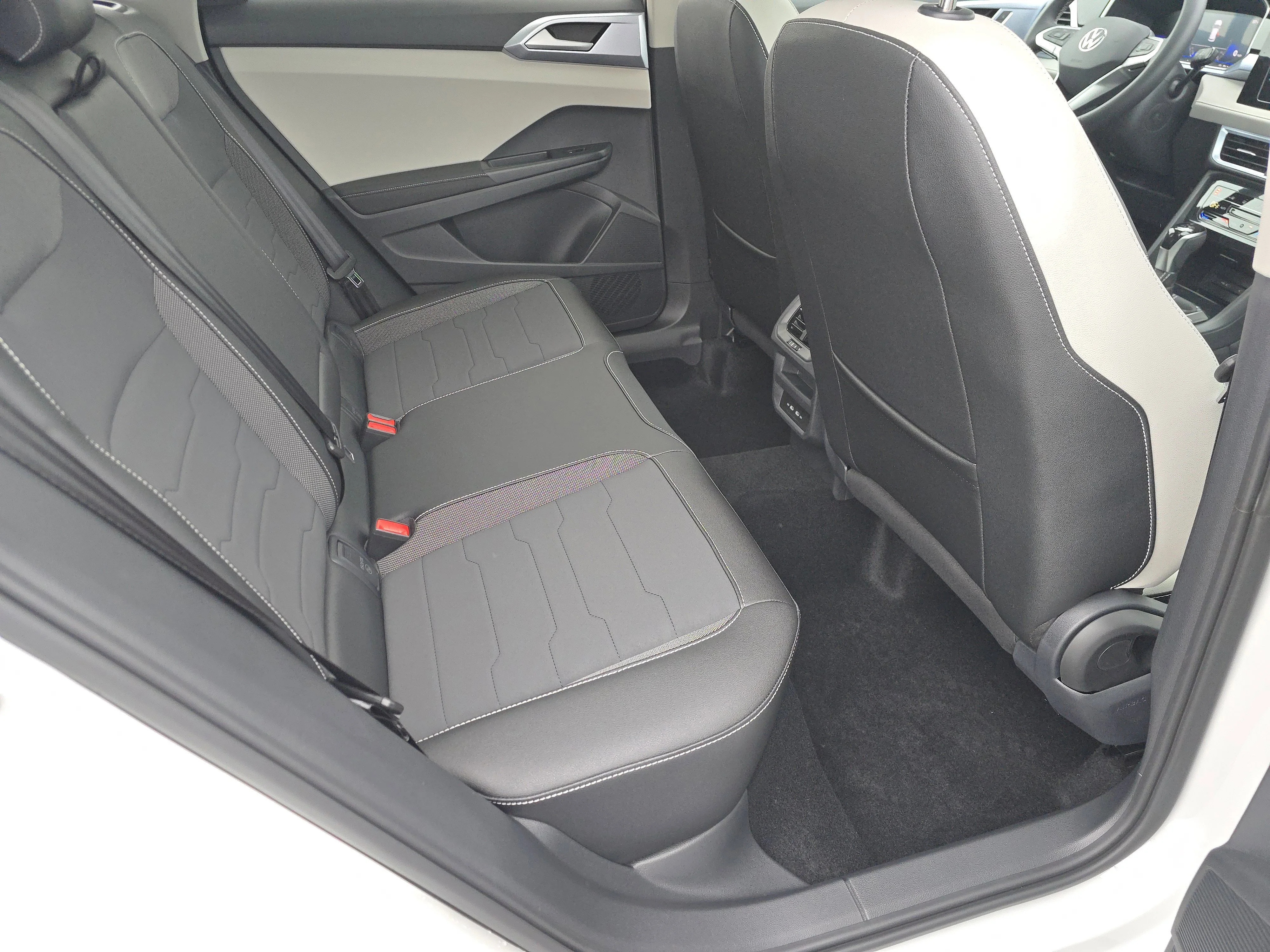 New 2026 Pure White Volkswagen SE image 16