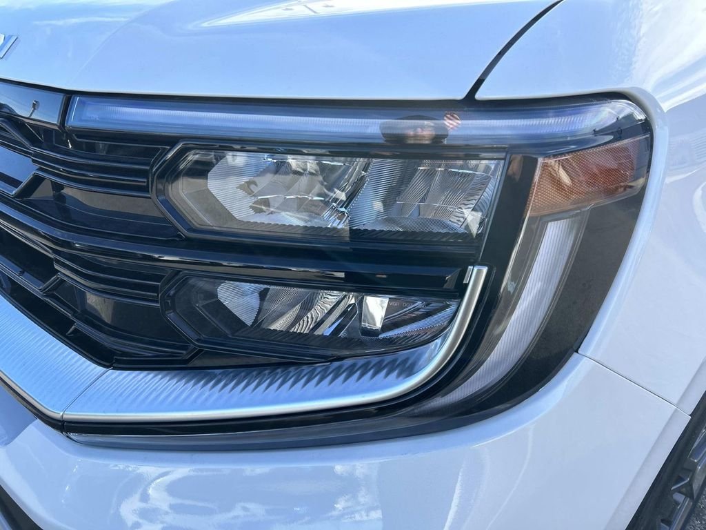 New 2026 Star White Metallic Tri-Coat Ford Platinum® image 9