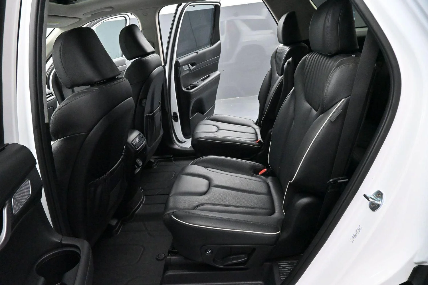 Used 2023 Hyper White Hyundai Limited image 32