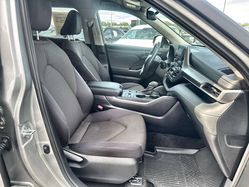 Used 2023 Silver Toyota LE image 22