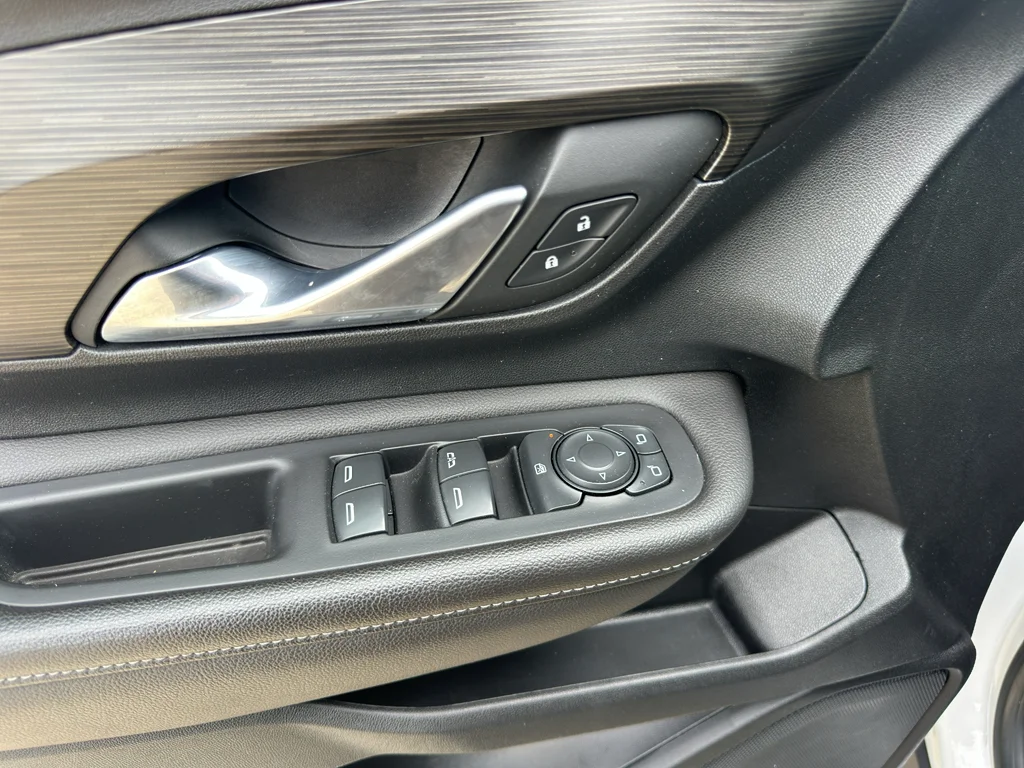 Used 2022 Summit White GMC SLE image 11